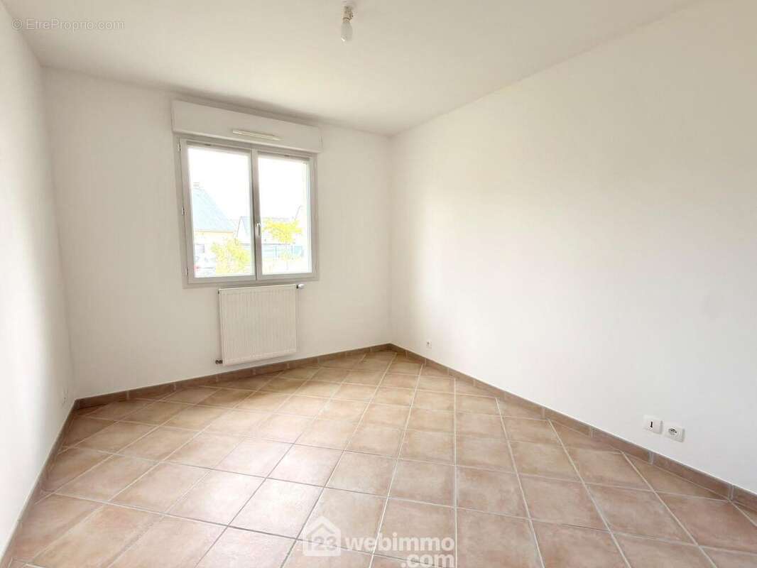 Maison 99 m² à Beaufort-En-Vallee  - photo 5