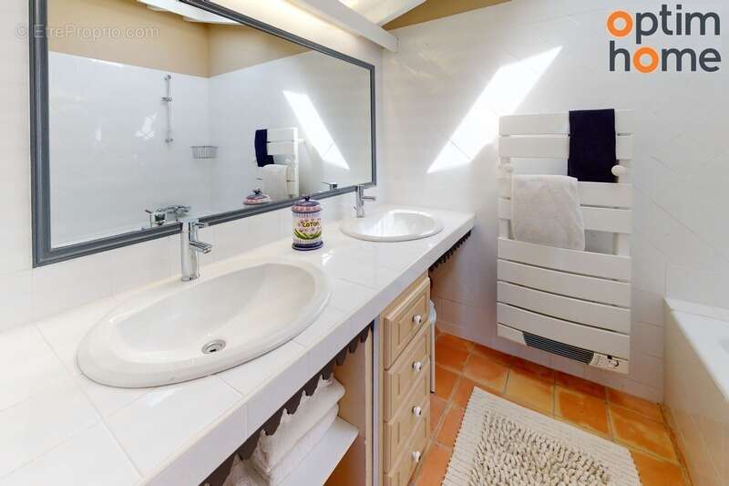 Aix-en-Provence - Superbe Mas Provençal T7 du 18ème Siècle de 275 m² entièrement rénové, sur 6000 m² de terrain, au calme et san - photo 21