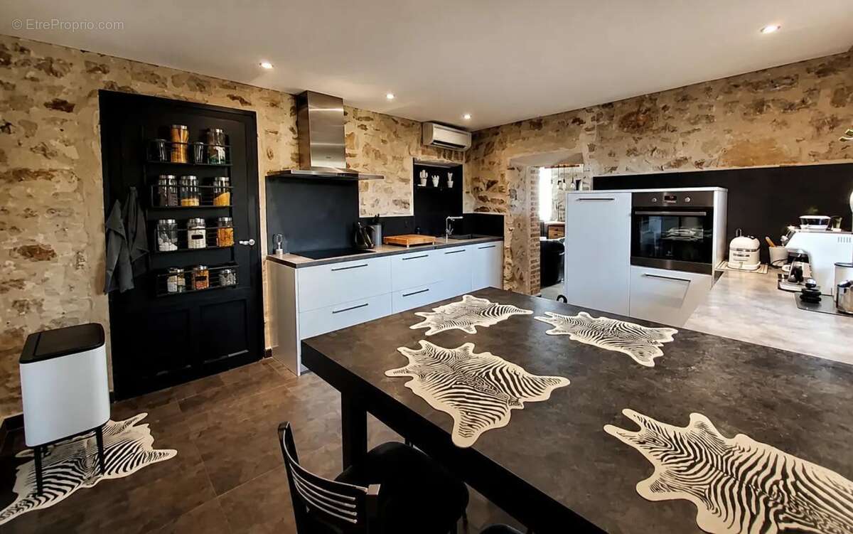 Maison de 10 pièces de 196 m² à Saint-Paul-le-Jeune - photo 9