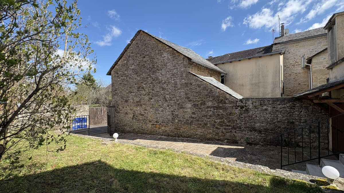 Maison à MONTROZIER