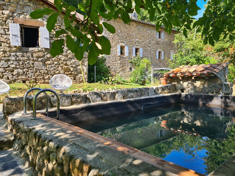 Maison à SAINT-BARTHELEMY-LE-MEIL