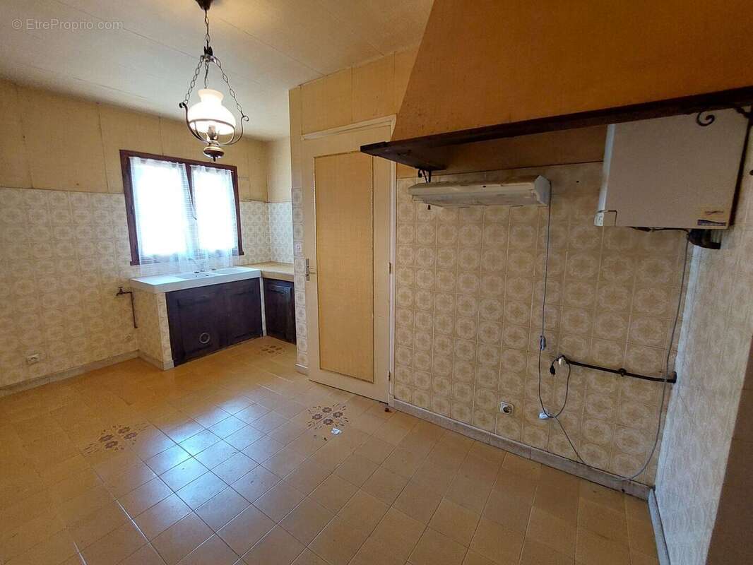 Maison T6 avec jardin clos et dépendances - photo 5