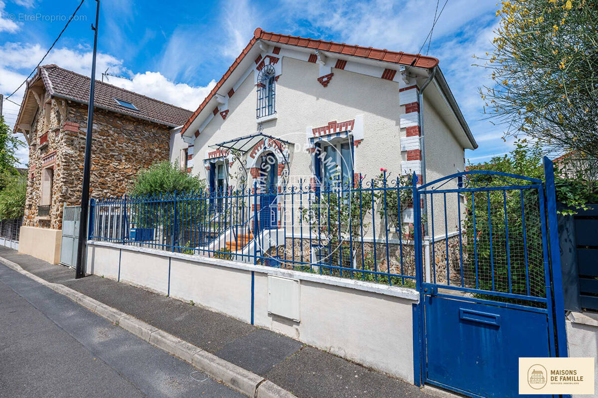 Maison à SARTROUVILLE