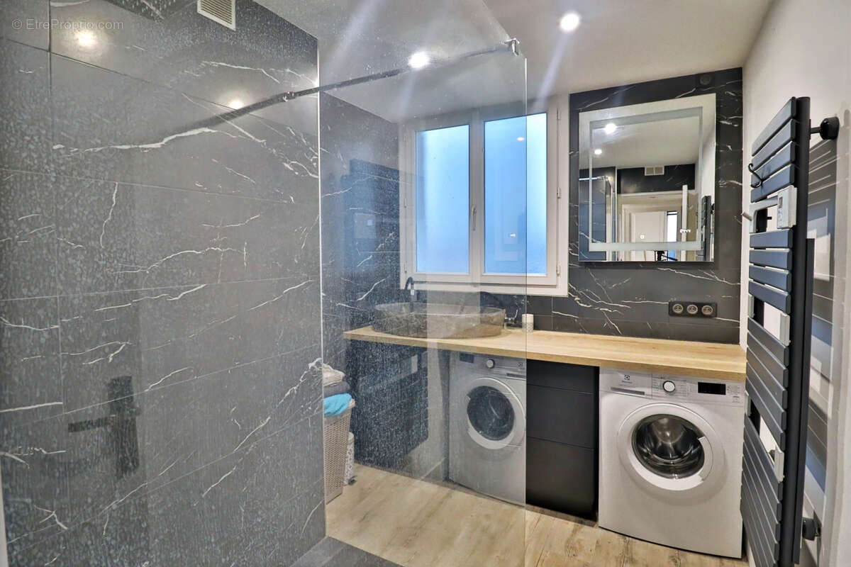 Appartement à SAINTE-SAVINE