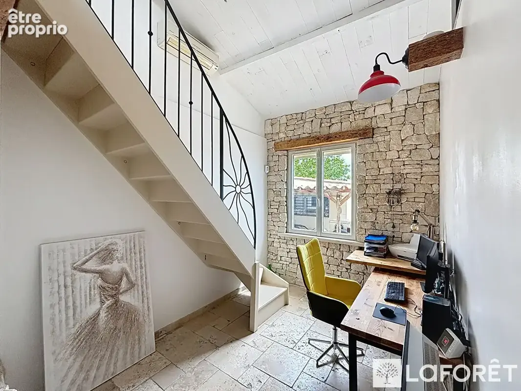 UCHAUX - Maison 4 ch + dépendance, espace détente (piscine, spa, et salle de sport) garage et - photo 8