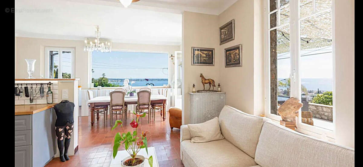 Maison à VALLAURIS