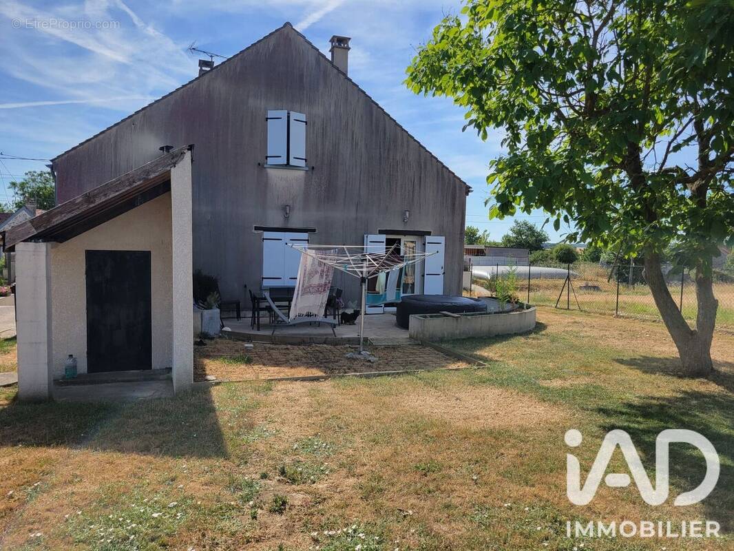 Photo 1 - Maison à LECHELLE