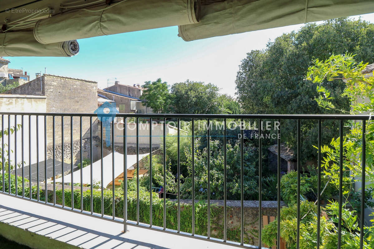 UZES CENTRE PIETON : Maison de ville style loft avec terrasse - photo 9