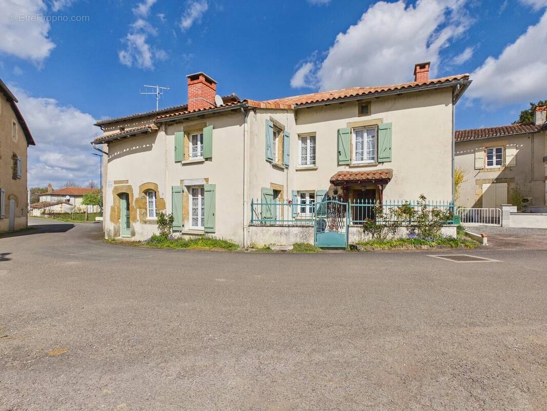Maison à PRESSAC