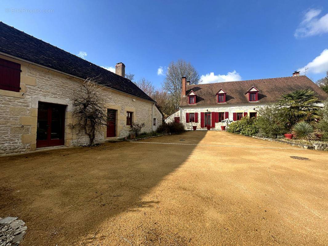 Maison à VARENNES-VAUZELLES