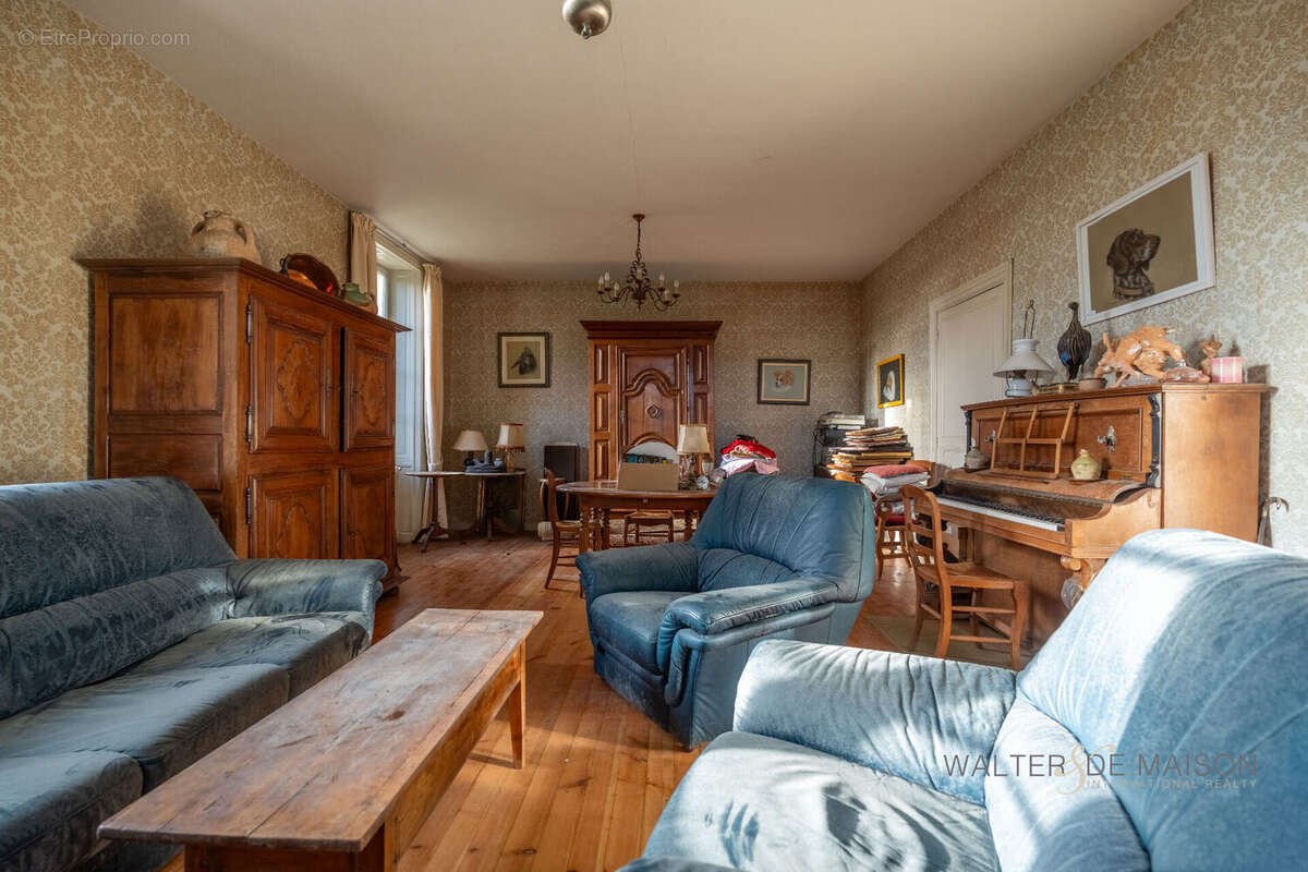 Maison à CHERVES-RICHEMONT