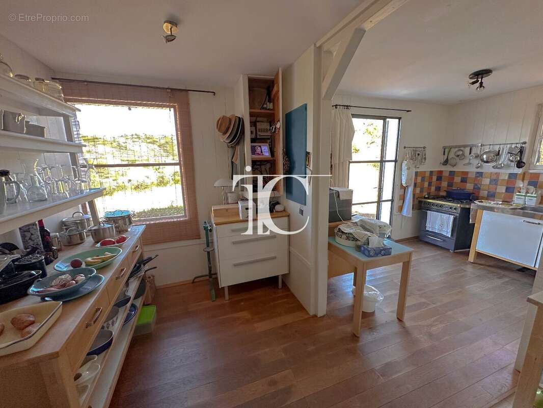 Villa de charme avec piscine et 4362 m² de terrain - photo 6