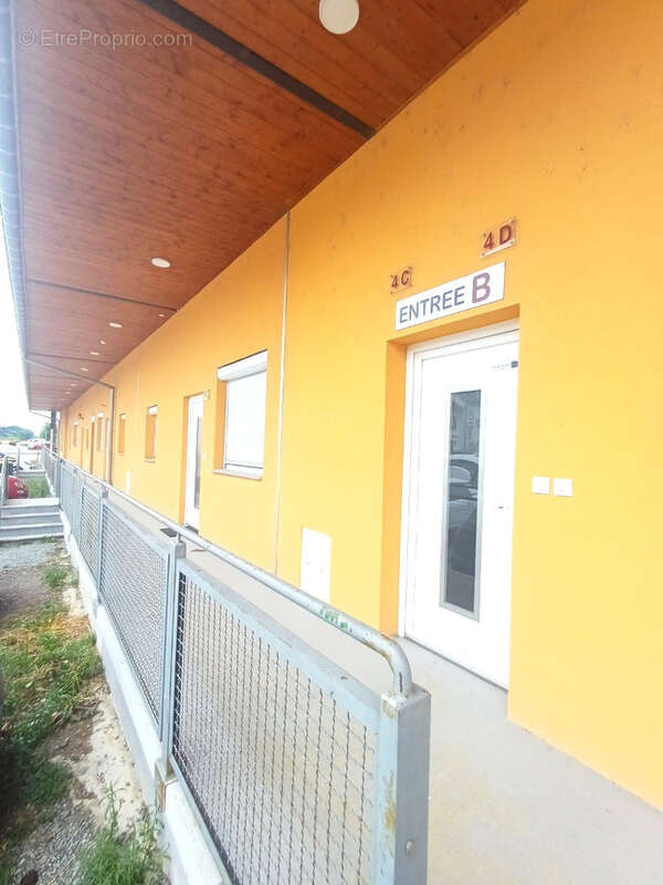 Appartement F3   Montreux-Vieux   2 chambres   Petite copropriété   Parking - photo 2