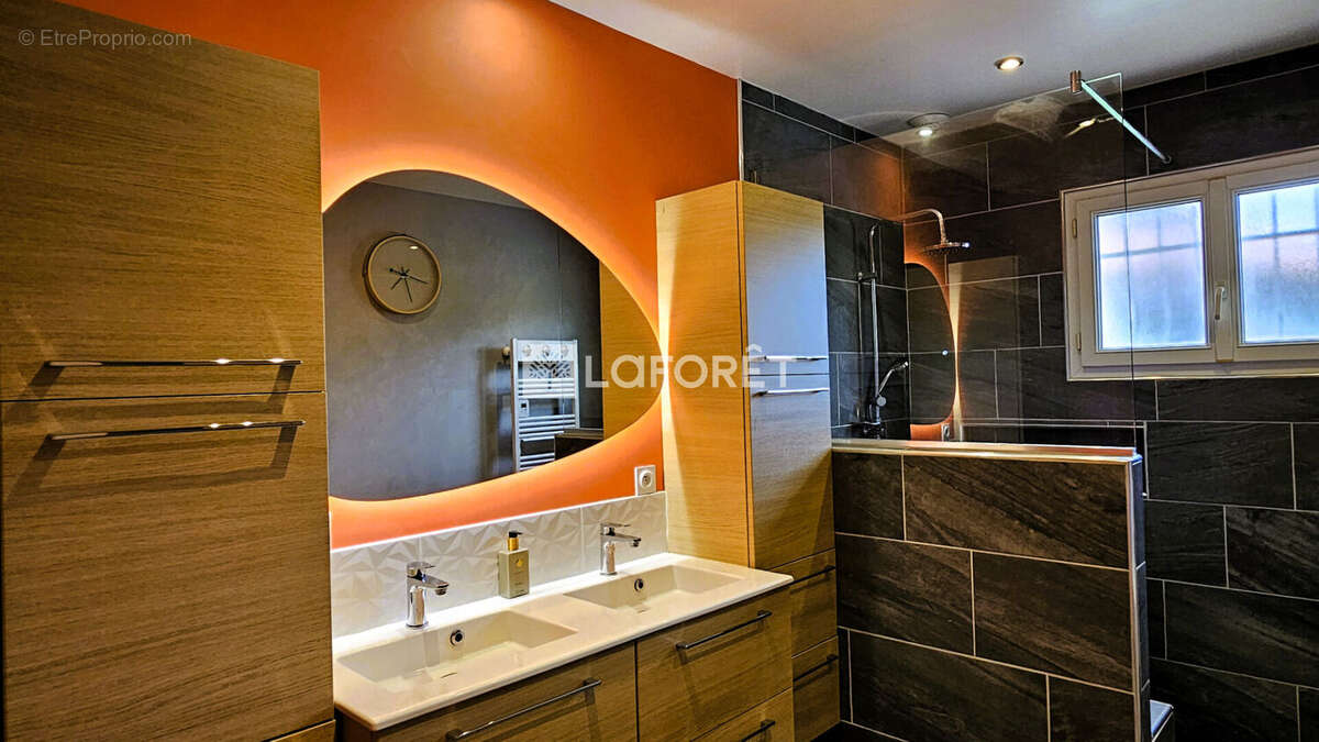 Maison à VIC-FEZENSAC