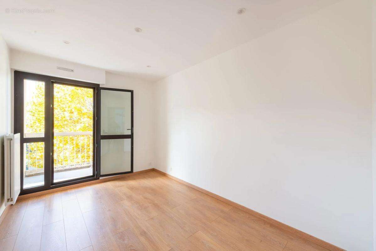 Appartement à SARTROUVILLE