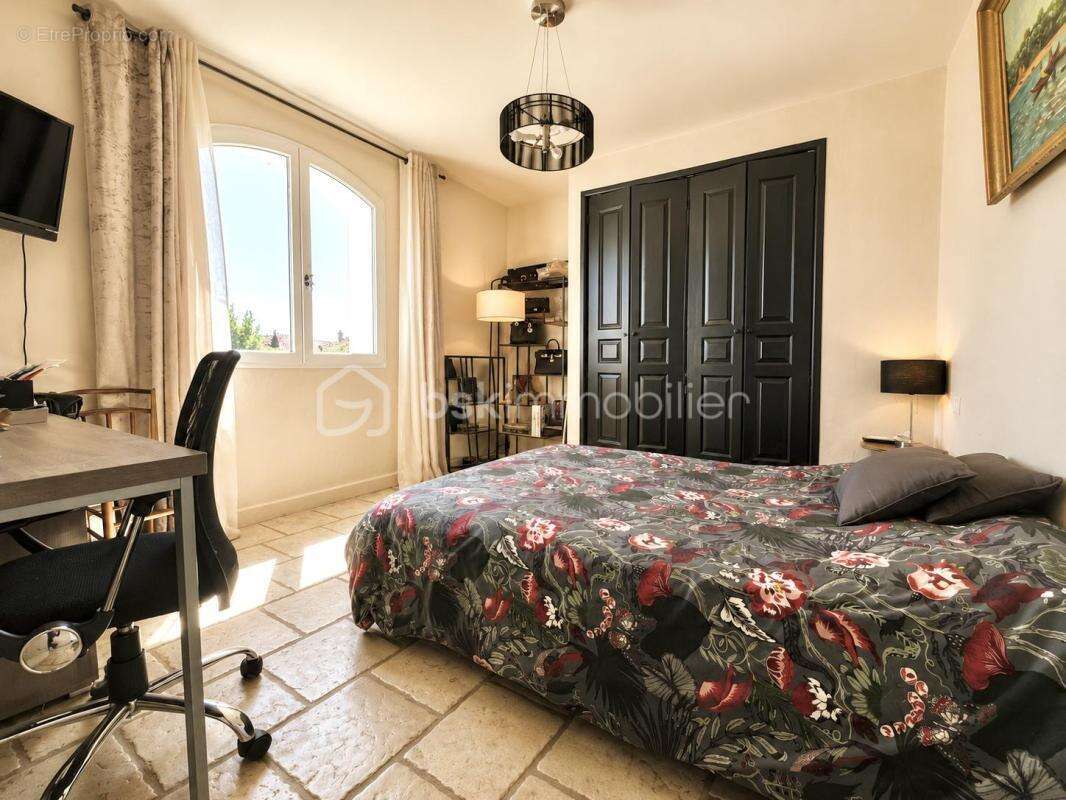 Maison à LE MUY
