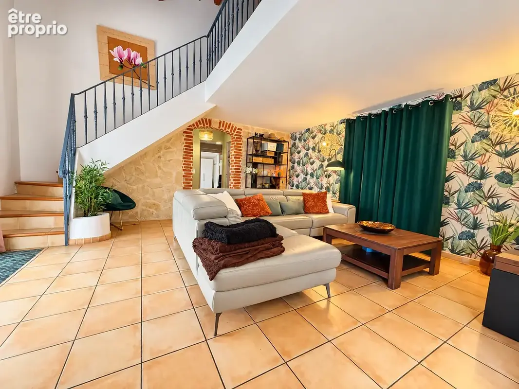 Vend maison de 163m2 avec piscine et garage sur un terrain de 1052m2 - photo 8