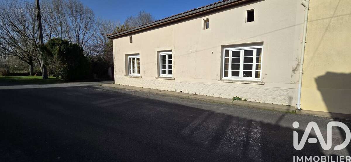 Maison 156 m² à Touverac  - photo 2