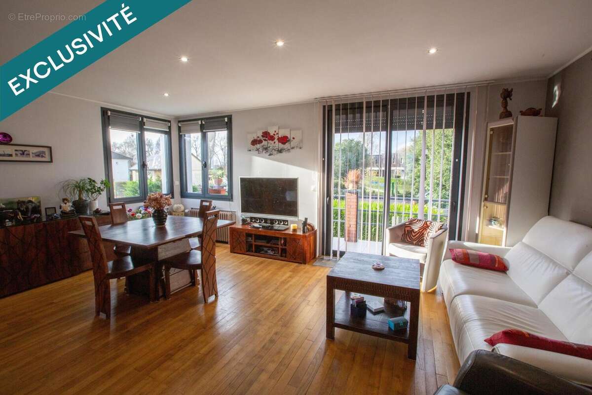 Photo 2 - Maison à LE MESNIL-SAINT-DENIS