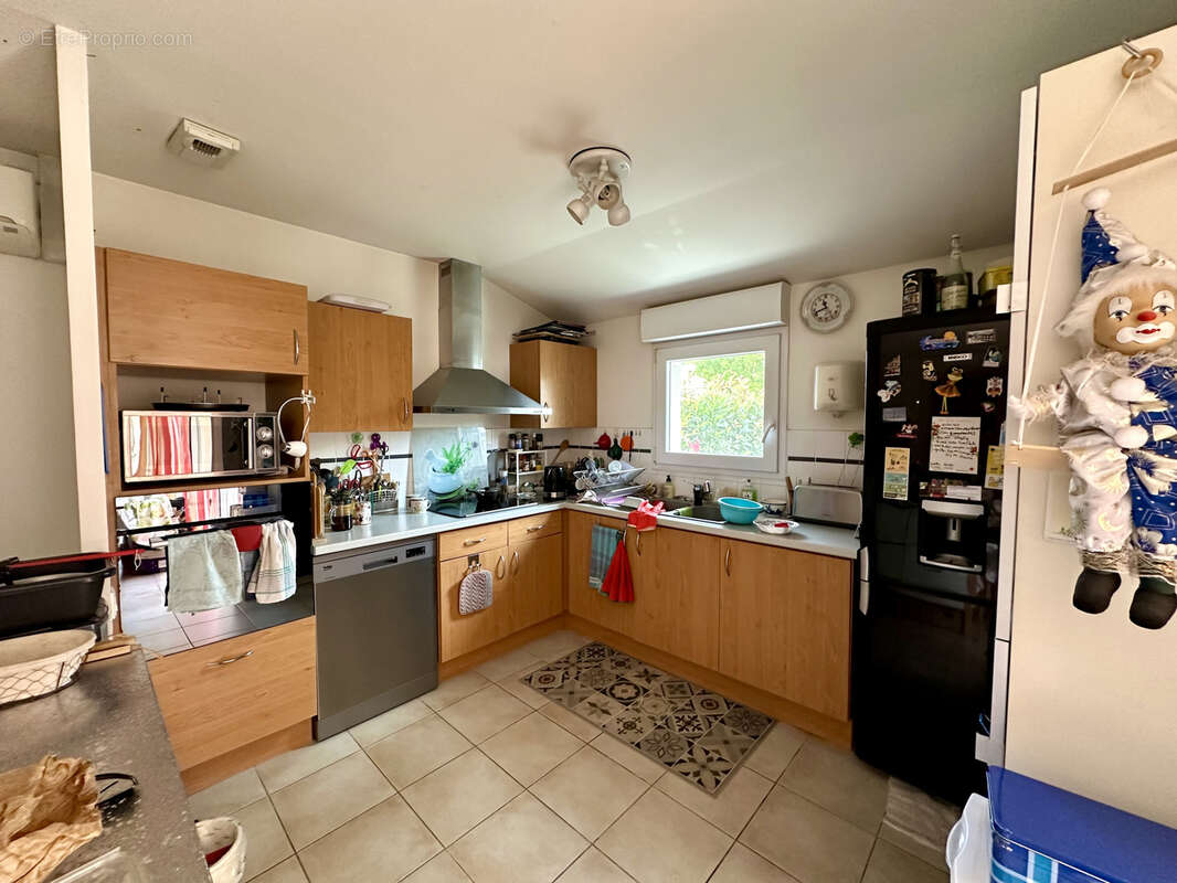 Paradou (13) : Villa T3 de plain pied de 78 m2 avec extérieur, garage et parking - photo 4