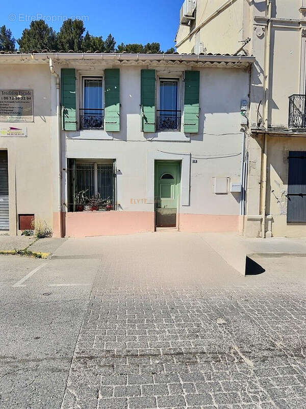 Maison à SAINT-CHAMAS