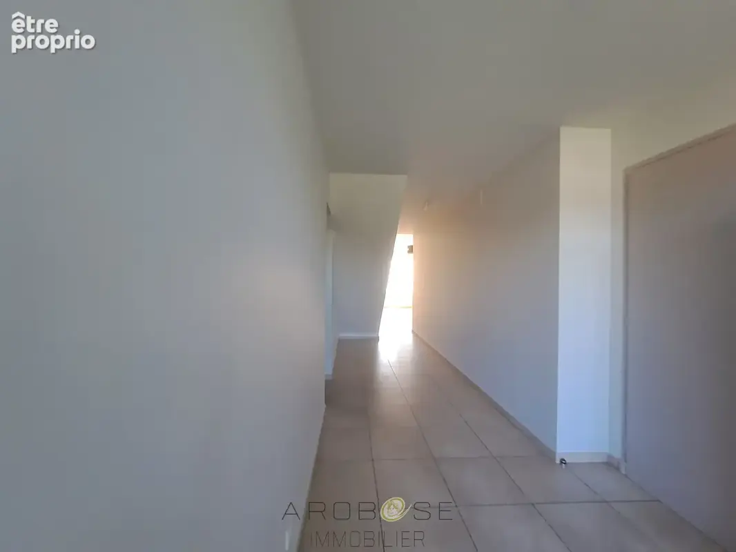 Maison rénovée avec 3 chambres, garage et jardin clos - photo 6
