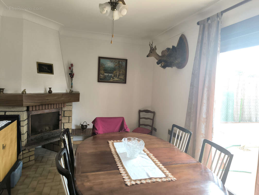 Maison à SAINT-LAURENT-DE-LA-SALANQUE