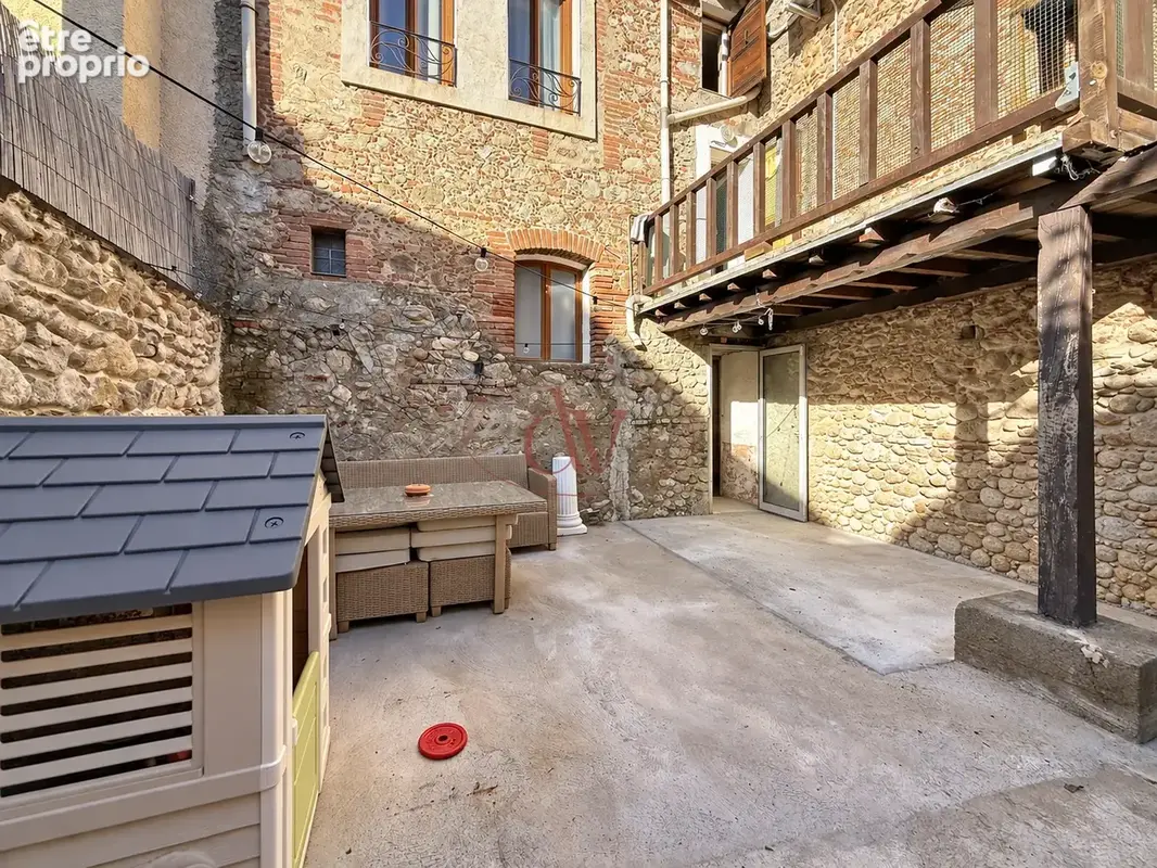 Elne   Maison de village avec cour, terrasse et garage - photo 9