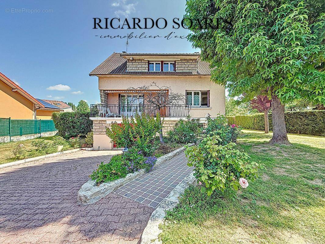 Maison à LE THILLAY