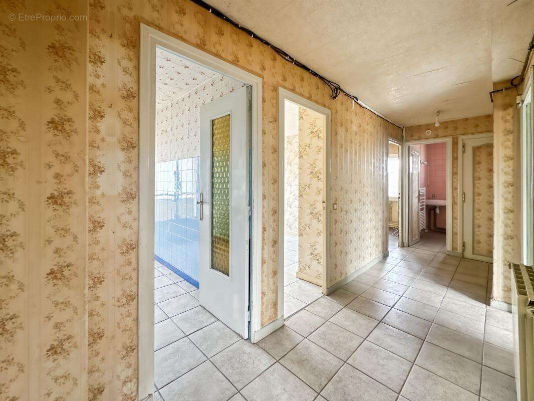 Valence - T5 de 68 m² - parking collectif et garage individuel - photo 5