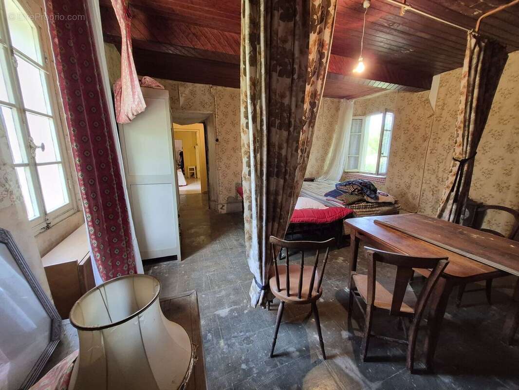 À vendre, proche de Tarbes (Hautes-Pyrénées): maison de plain-pied (ancienne fermette) à rénover avec grenier, garage, cour priv - photo 12