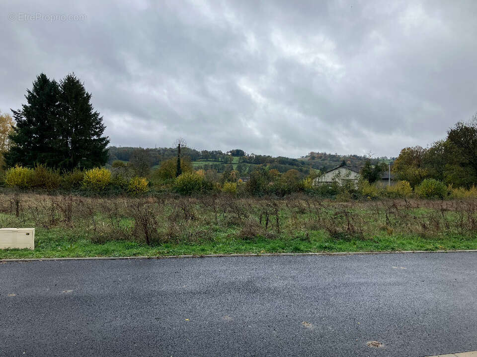 Terrain à GIOU-DE-MAMOU
