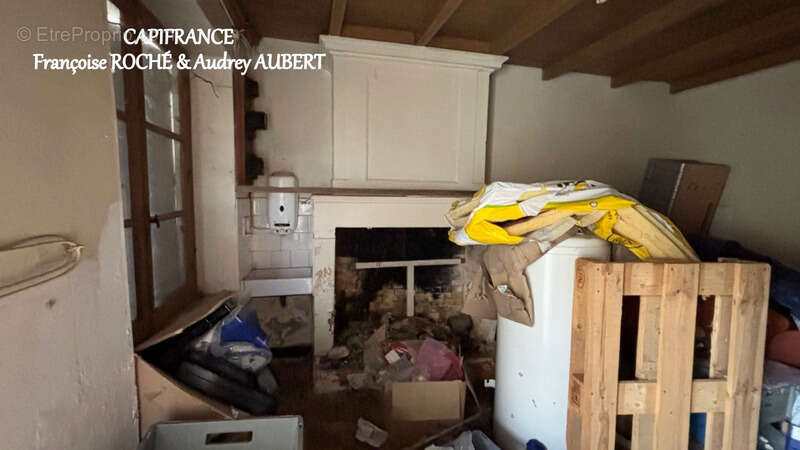 Maison à PORT-D&#039;ENVAUX