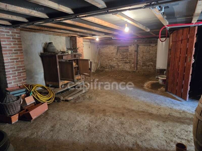 Charme de l'ancien : Maison familiale avec jardin, offrant 240m2 de surface totale au sol - photo 12