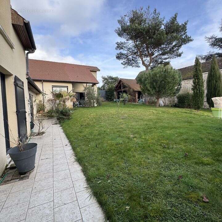 Maison à BRIERES-LES-SCELLES