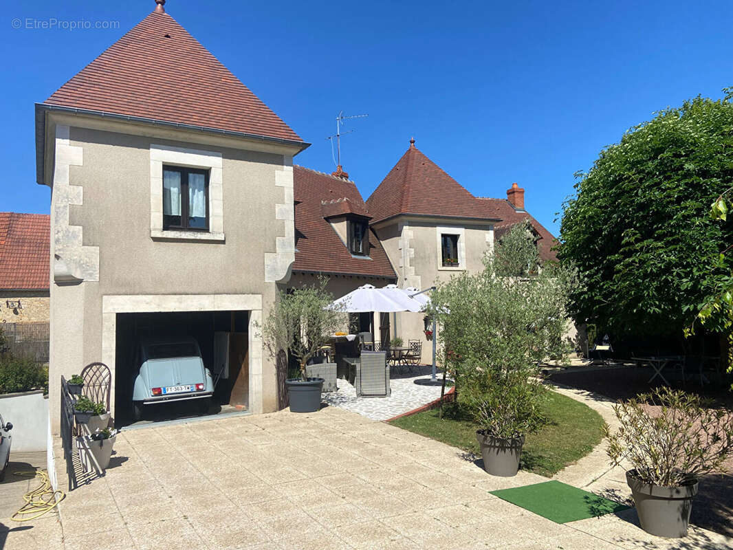 Maison à VARENNES-VAUZELLES