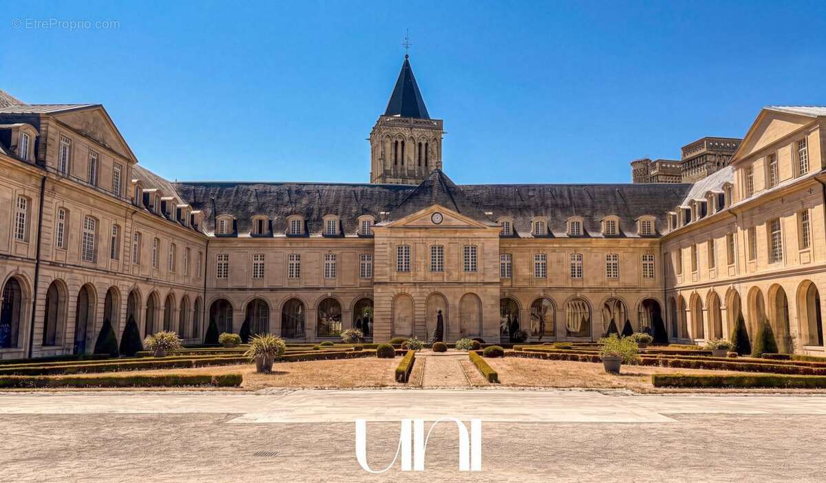 Appartement 5 pièces de 98 m2 avec caves, balcon, ascenseur et parkings - CAEN Saint-Gilles - photo 5