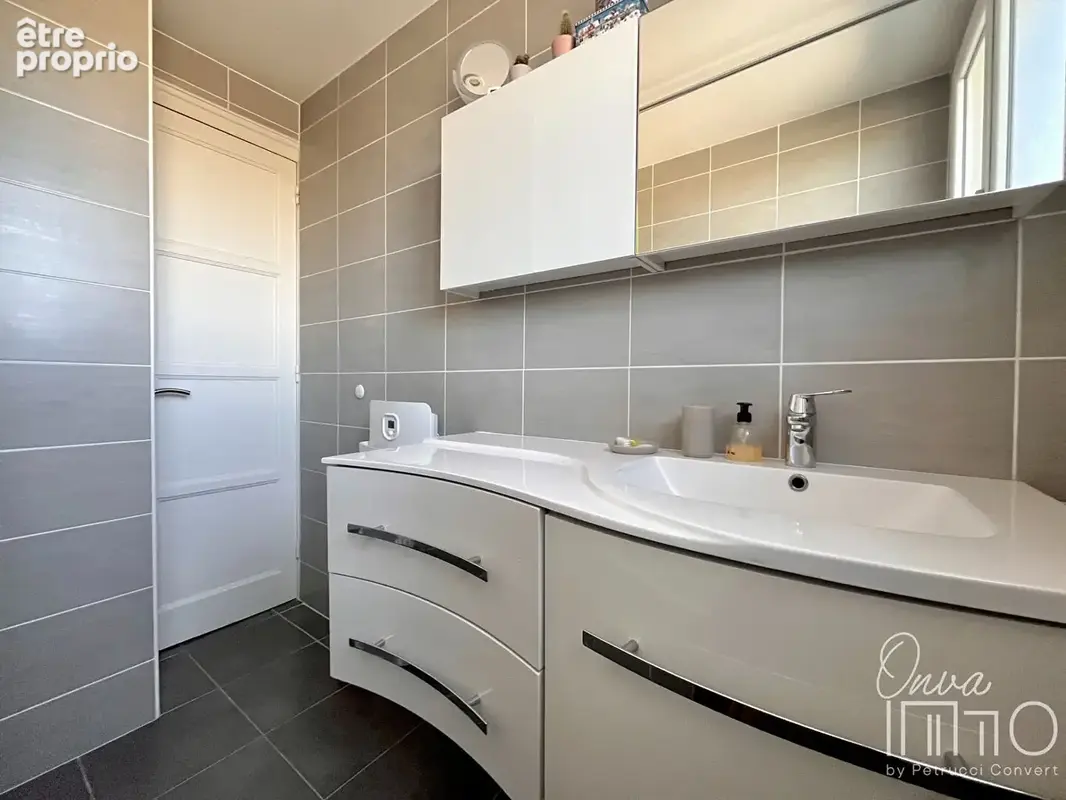 Rillieux Village - T3 65 m² lumineux avec balcon, cave et garage en option - photo 12