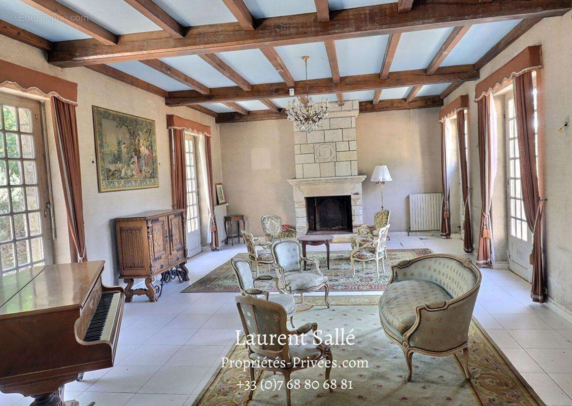 Maison de Maître de 250 m2, édifiée dans un parc boisée de plus de 4 hectares - photo 4