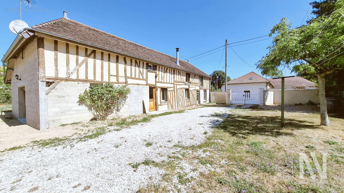 Maison familiale aux beaux volumes avec fort potentiel d'aménagement - photo 23