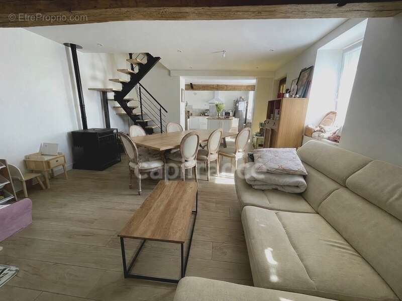 Maison à LA FERE