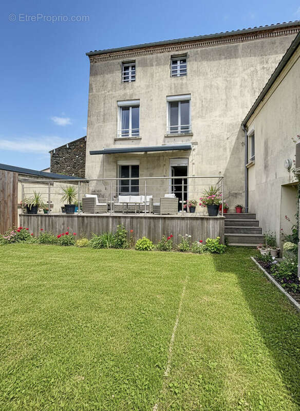 Maison familiale en pierre à vendre dans le bourg du Fief Sauvin - photo 15
