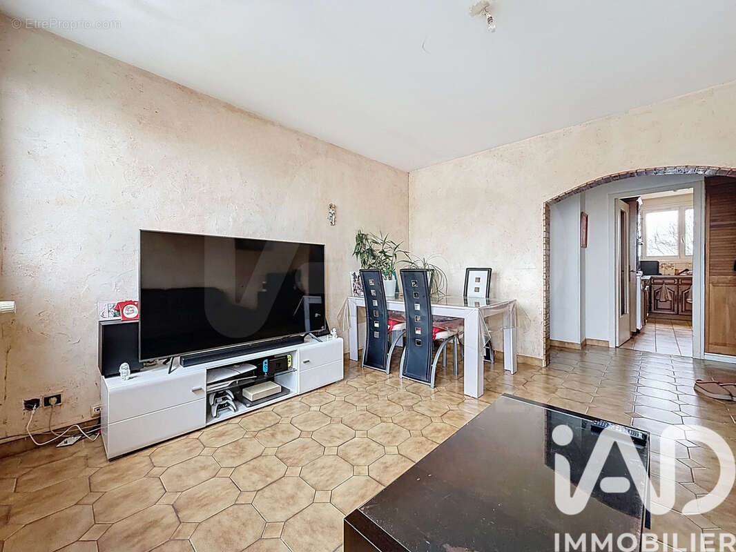 Photo 3 - Appartement à LE PLESSIS-TREVISE