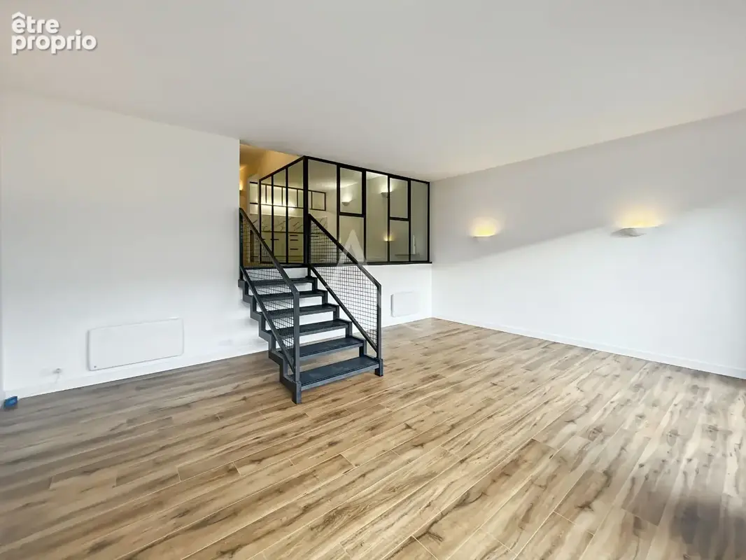 Appartement atypique de 86 m² avec terrasse plein sud en centre-ville de Challans - photo 4