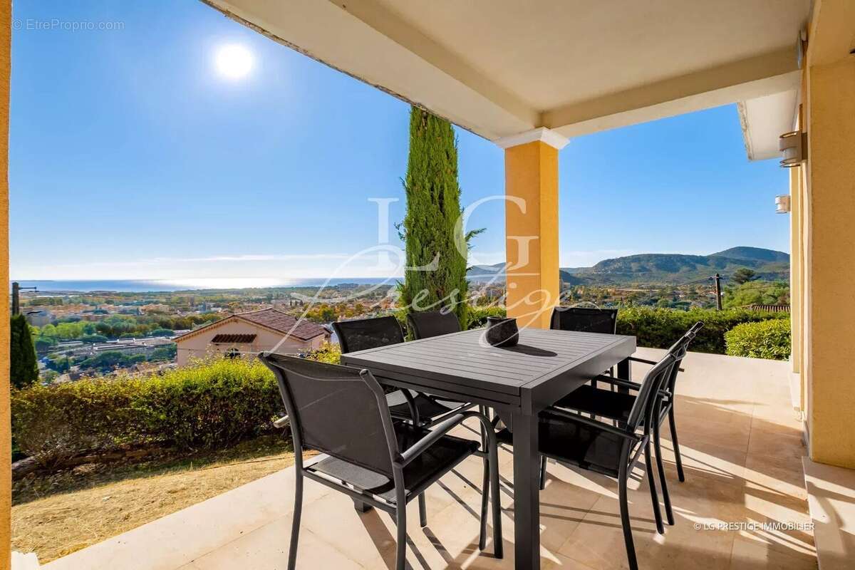 Maison à MANDELIEU-LA-NAPOULE