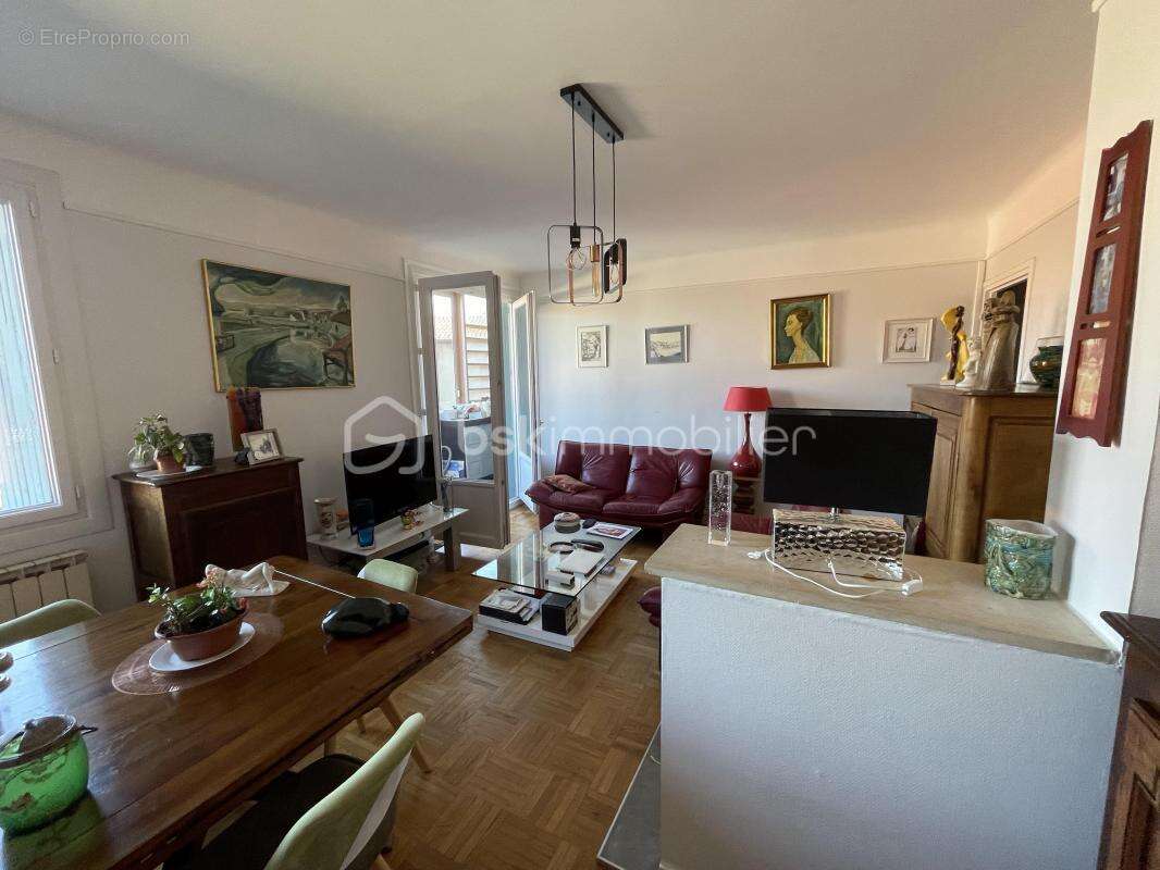 Rare ! superbe T2 traversant avec garage fermé privé, cave et deux balcons - photo 2