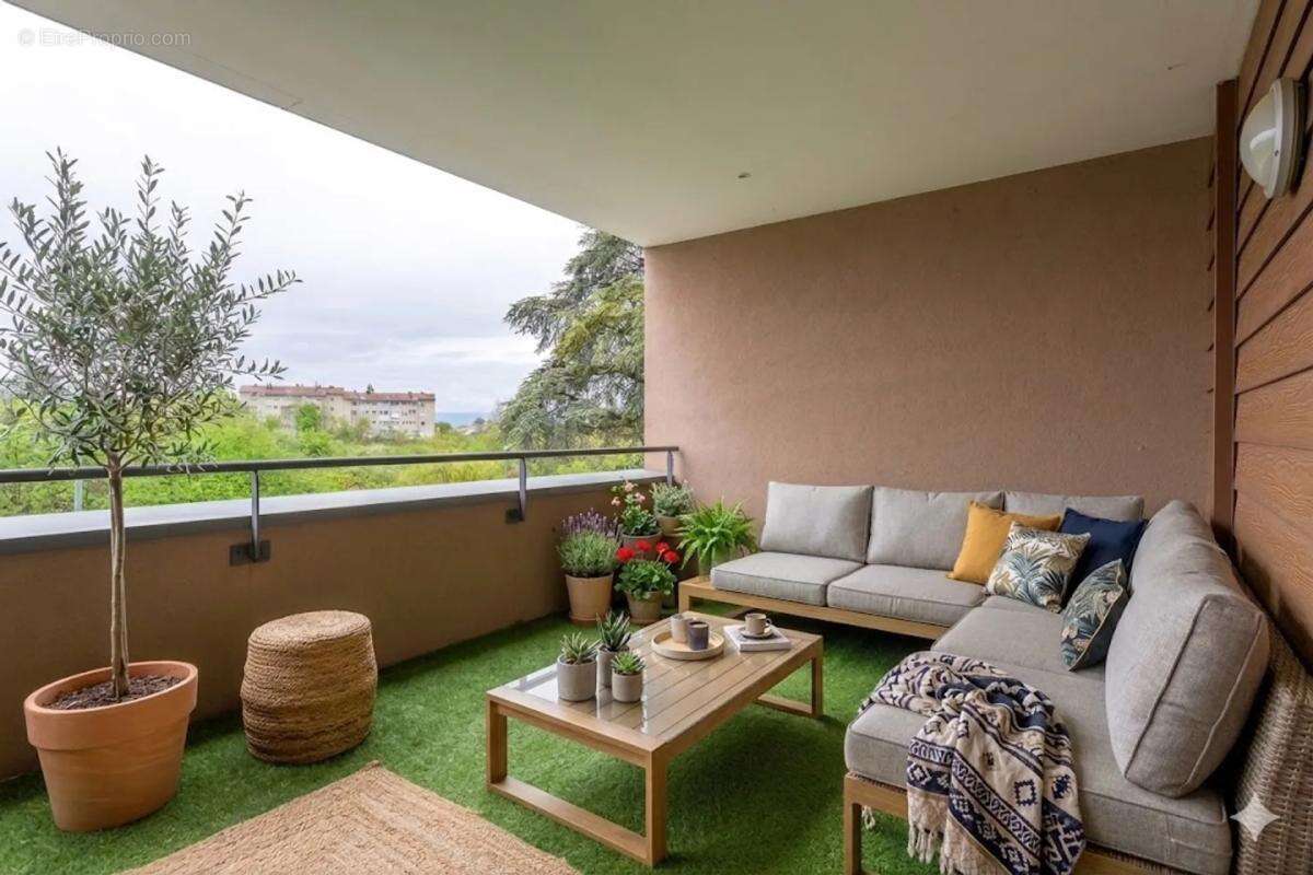 Appartement à RILLIEUX-LA-PAPE