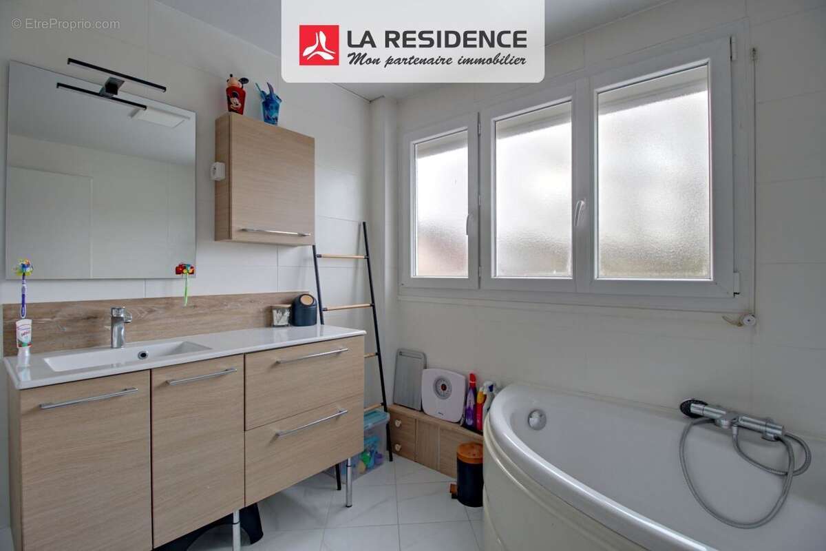 Maison à SAINT-ETIENNE-DU-ROUVRAY