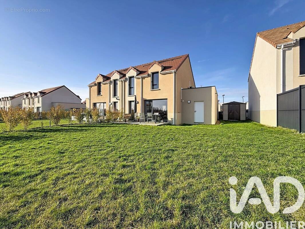 Photo 1 - Maison à MONTLHERY