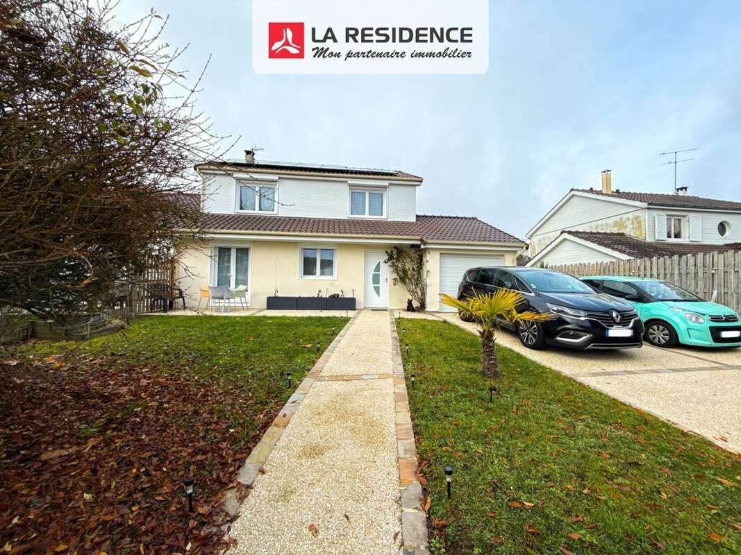 Maison à LE MESNIL-SAINT-DENIS